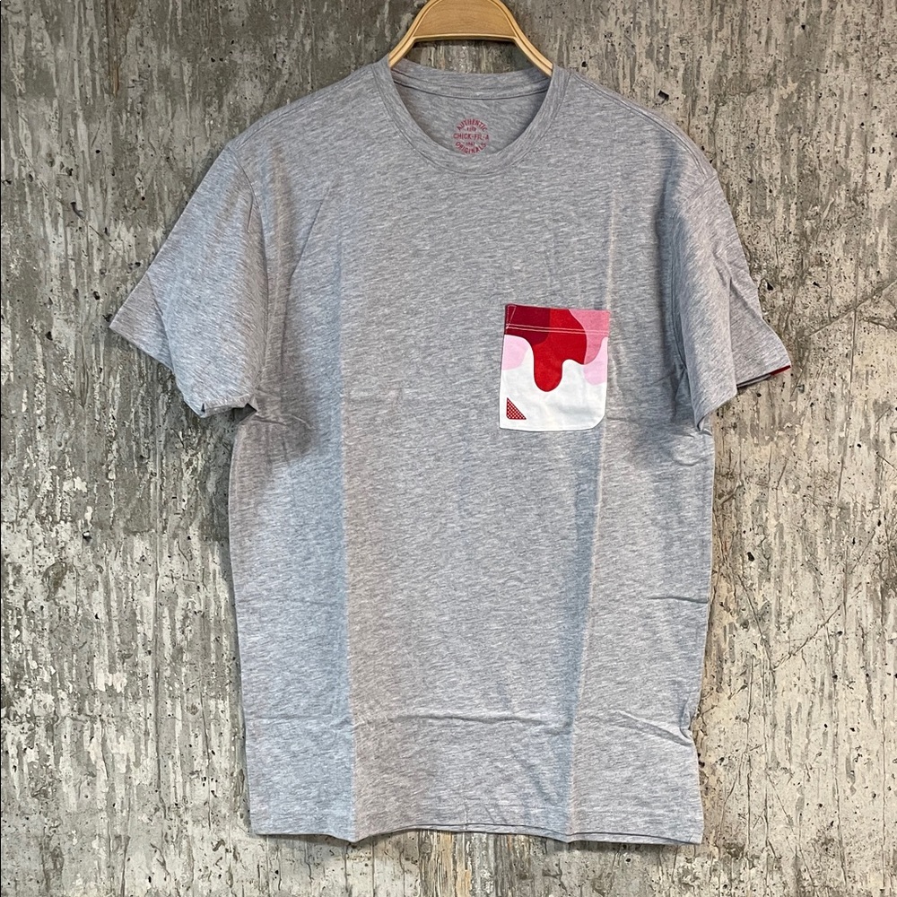 CHICK-FIL-A Unisex Short Sleeve Drip Tee Size M In Barbeque Red